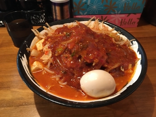 「味玉どて辛めん バラ肉倍増 どて辛野菜増し」@どてちん 習志野店の写真