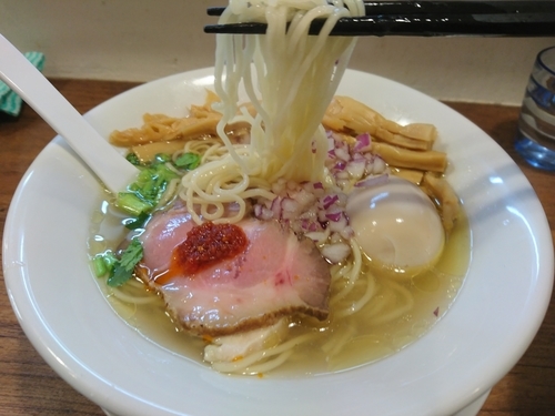 「味玉塩らーめん830円＋メンマ増し(ﾗｰﾊﾟｽ)」@Trigo(トリーゴ)の写真