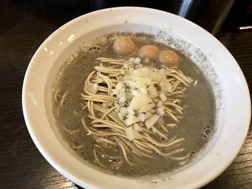 「極濃鬼煮干（柊）+うずら味玉 800+50円」@灰汁中華 丿貫 福富町本店の写真