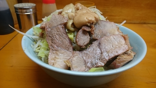 「豚入り￥800」@ラーメン二郎 新橋店の写真