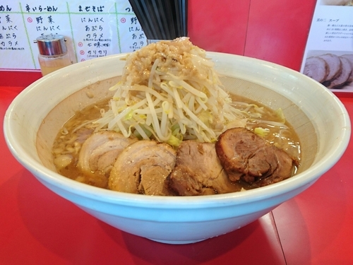 「大らーめん(700g)＋豚増し 野菜 油」@麺屋 桐龍の写真