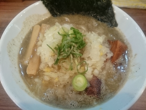 「濃厚煮干そば￥820＋玉ねぎ￥50×2＝￥920」@無化調らあめん いりにぼ 新所沢店の写真