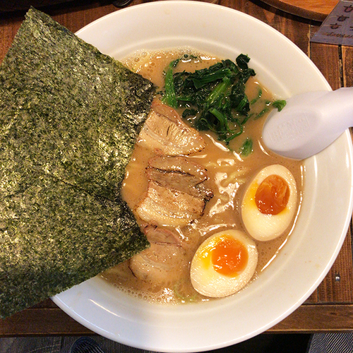 「味玉らーめん(麺かため)」@一豚の写真