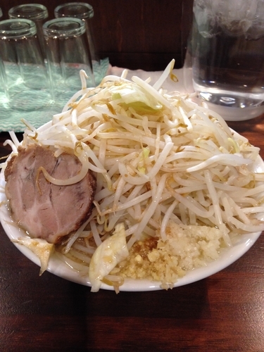 「豚入りラーメン(中)」@らーめんまんの写真