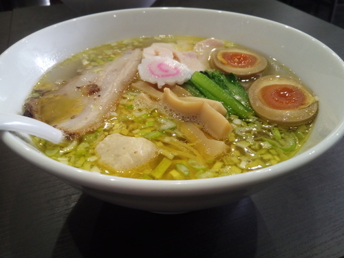 「鶏塩中華そば」@麺処 若武者 草加分店 東北六縣堂の写真