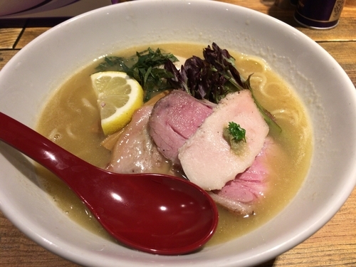 「鶏白湯らーめん」@麺屋 翔 西新宿本店の写真