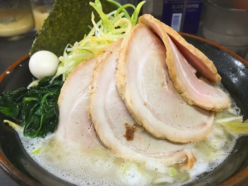 「塩ネギチャーシュー」@横浜家系ラーメン すずき家の写真