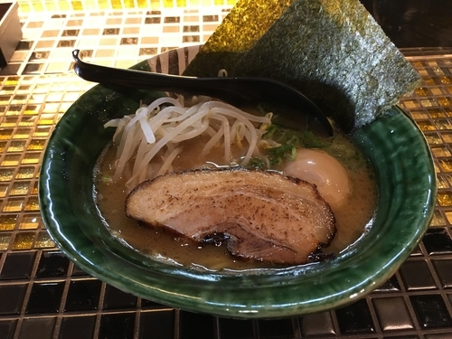 「とんこつ醤油＋クーポン味玉」@麺処708の写真