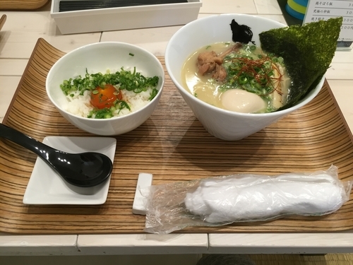 「濃厚鶏白湯と究極の卵飯」@麺心 風見鶏の写真