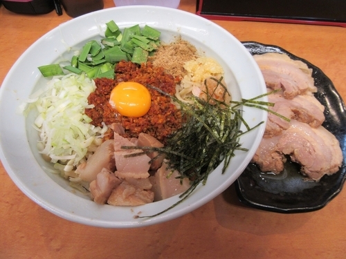 「台湾まぜそば（９００円）＋豚増し２００円」@らーめんコジマルの写真