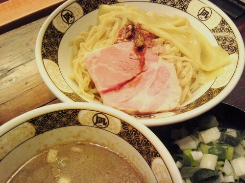 「煮干つけ麺￥850・駒葱￥100」@ラーメン凪 大宮店の写真