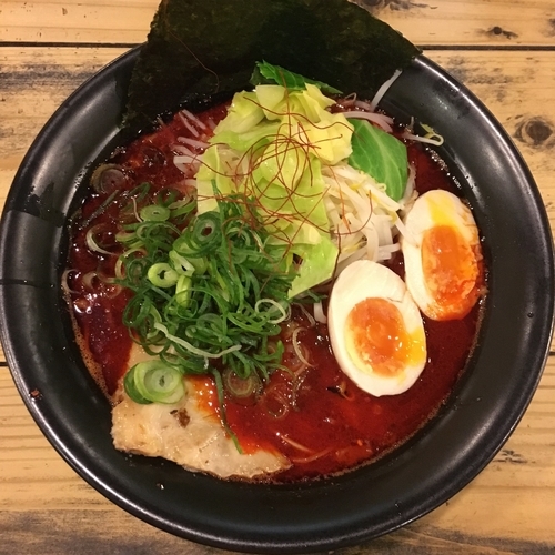 「激辛らーめん (756円)  味玉 (108円)」@げんこつらーめん 祇園店の写真