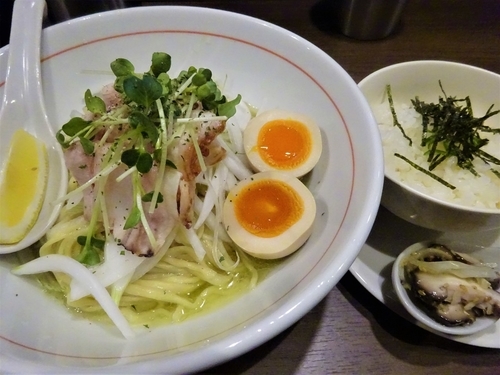 「松阪牛の塩あぶらそば　青とうがらし追い飯付　　950円」@八咫烏の写真