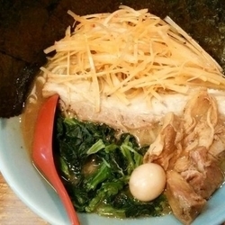 ラーメン＋辛ネギ＋のり＋切り落しチャーシュー