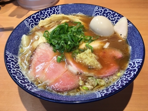 「特製黒だし中華そば＋beer ワンタンセット」@中華そば 虎桜の写真