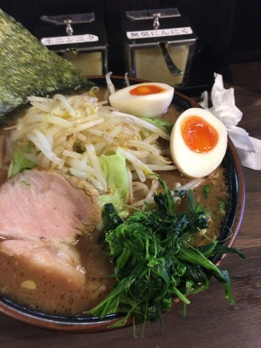 「キャベ玉ラーメン」@神田ラーメン わいず 神田本店の写真