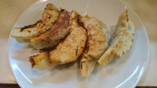 「餃子　４５０円」@あづまの写真