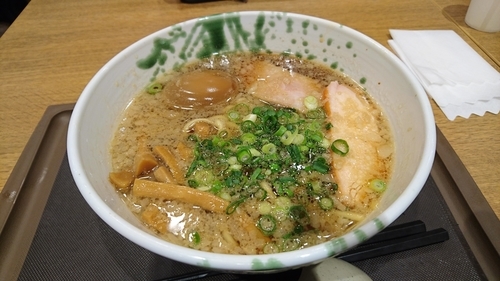 「背脂コッテリらーめん醤油(味玉付)・・900円」@G麺7-01の写真