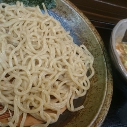 豚骨魚介つけ麺、無料ライスにカレーライス