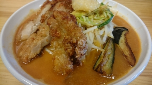 「あんかけDXラーメン中盛り、ニンニク」@旨辛ラーメン 表裏 市ヶ谷本店の写真