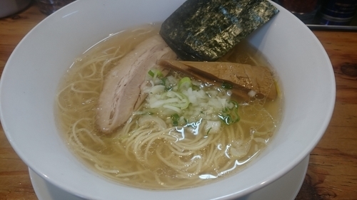 「白醤油ラーメン小」@らーめん みき屋の写真