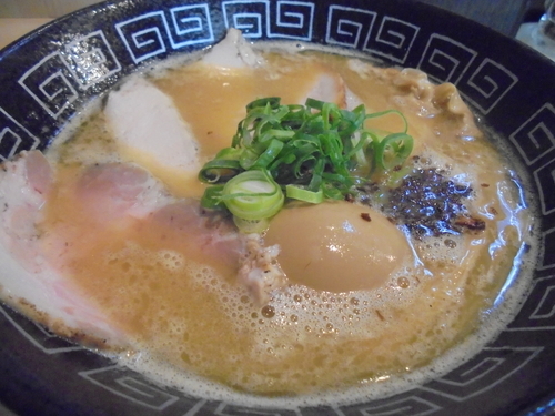 「特製白湯らぁ麺　９８０円」@中村麺三郎商店の写真