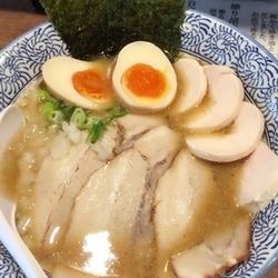 濃厚煮干し鳥白湯そば