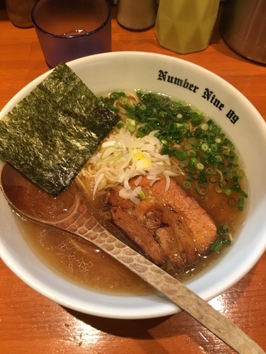 「あっさり魚介醤油ラーメン800円」@麺Dining Number Nine 09の写真