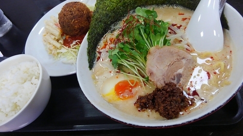 「白ゴマタンタン麺@780円」@ぐんぽうの写真