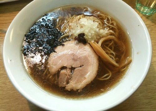「醤油らーめん（普通麺）　650円」@麺処 あずきの写真