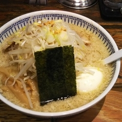 ハッスル復刻ラーメン　+大盛（クーポン）
