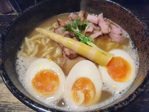 「らーめん 750円＋味玉(ﾗｰﾊﾟｽ)」@燈の車の写真