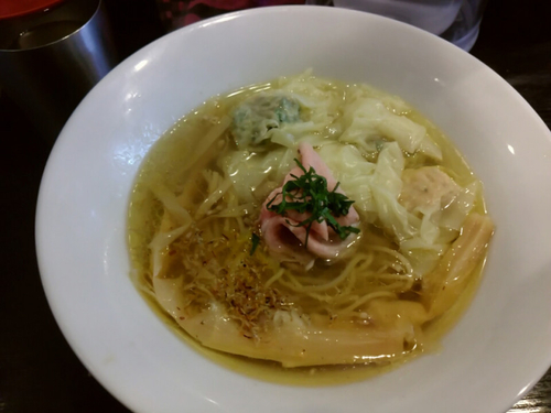 「鶏そば(塩)750円＋雲呑(海老)雲呑（スルメイカ&ホタテ）」@雨ニモマケズの写真