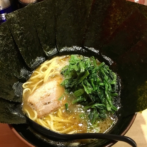 「ラーメン(700円) ほうれん草(180円) 海苔(100円)」@横綱家の写真