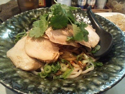 「期間限定・よだれ鶏のピリ辛まぜそば（850円）」@鶏王けいすけ 秋葉原店の写真