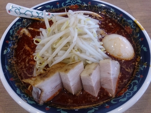 「スパーレッド 味玉ﾄｯﾋﾟﾝｸﾞ中太麺」@凌駕 IDÉAの写真