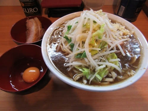 「限定アレ（８００円）＋豚増し＋生卵」@豚星。の写真