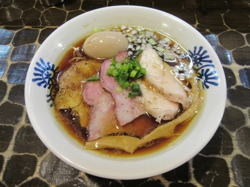 「限定　生醤油中華そば（８００円）＋特級トッピング」@特級鶏蕎麦 龍介の写真