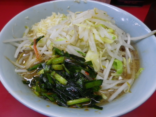 「小ラーメン(麺少なめ)＋にらだれ」@ラーメン二郎 中山駅前店の写真