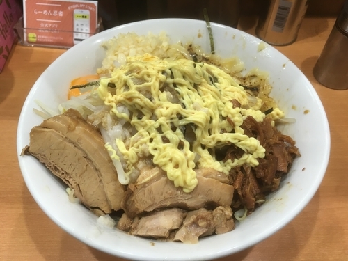 「まぜそば にんにく あぶら からめ カレーマヨ ¥750」@らーめん忍者の写真