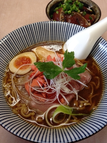 「【限定】イクラと紅鮭のせ桜鱒らーめん」@中華そば よしかわの写真