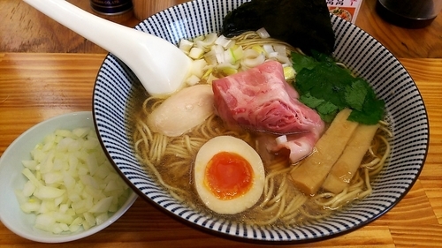 「煮干しそば 白醤油  玉ねぎ」@中華そば よしかわの写真