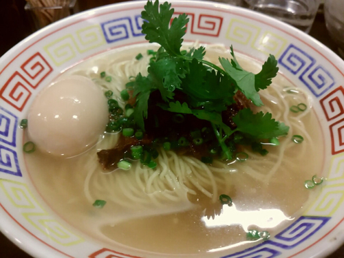 「【限定】牛すじラーメン850円＋味玉＋替え玉」@づゅる麺 池田の写真