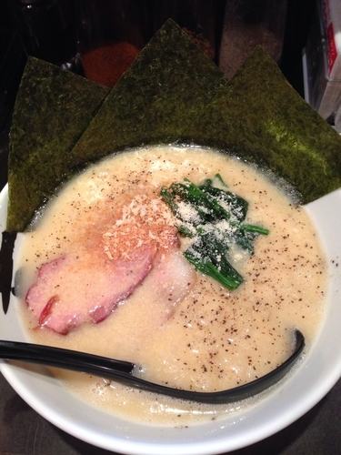 「カルボナーラの味がするオシャレ系豚骨ラーメン」@麺処 韋駄天の写真