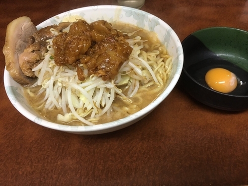 「小 ニンニクアブラ 生卵」@ラーメン二郎 めじろ台法政大学前店の写真