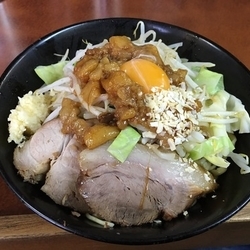 小 汁なし ニンニクアブラ 生卵