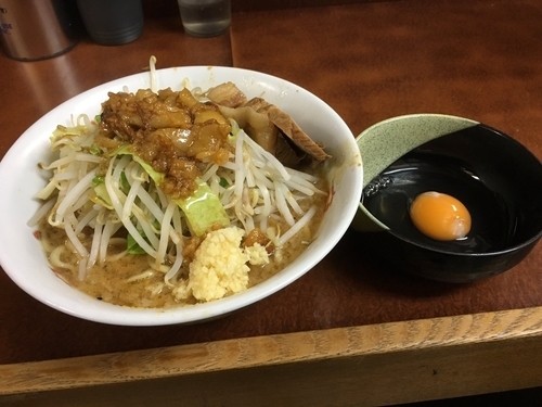 「小 つけ味 ニンニクアブラ 生卵」@ラーメン二郎 めじろ台法政大学前店の写真
