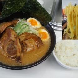 みそチャーシュー麺950円＋サービス小ラ​イス