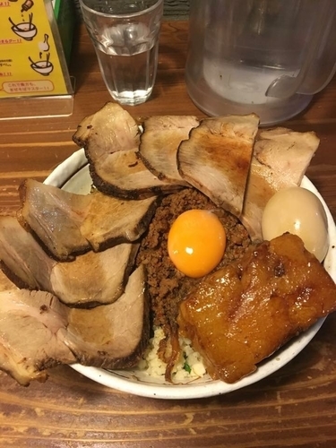 「トロ豚まぜそば チャーシュー 味玉」@麺 酒 やまのの写真