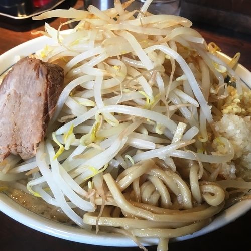 「豚入りラーメン 大盛（全増し）」@らーめんまんの写真